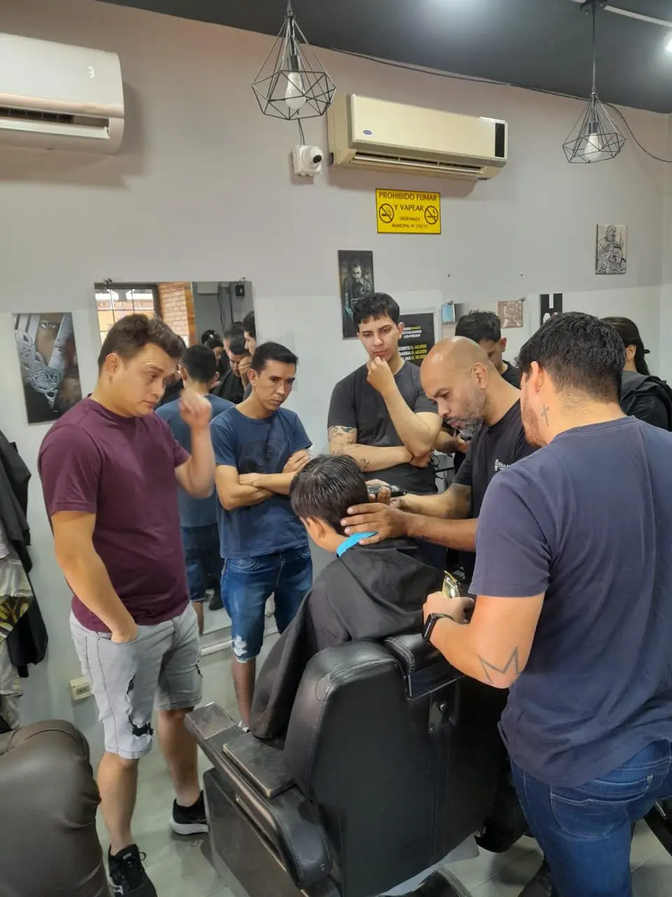 Clase de barbería en vivo